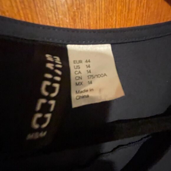 Navy Blouse with Pockets and Buttoned Detail - Picture 2 of 5